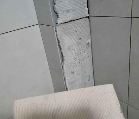 八宿瓷砖空鼓维修公司分享下厨房瓷砖脱落的补救措施。